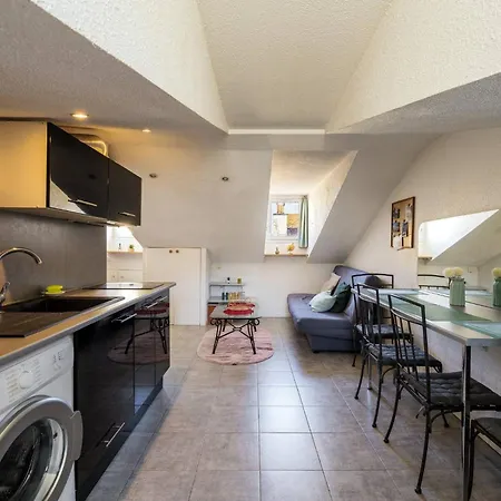 Perchoir Dans La Vieille *